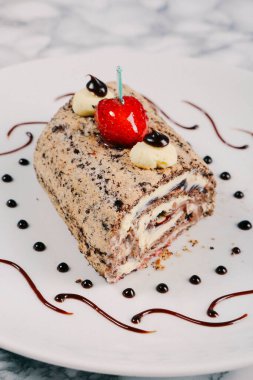 Masada lezzetli bir pasta var.