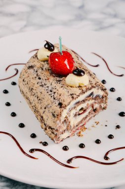 Masada lezzetli bir pasta var.