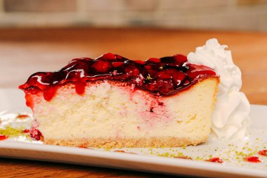 Masada lezzetli bir pasta var.