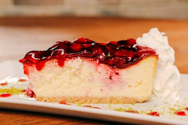 Masada lezzetli bir pasta var.