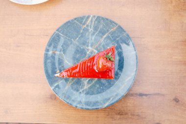 Masada lezzetli bir pasta var.