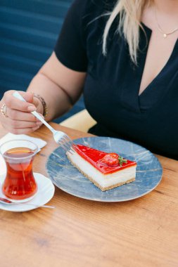 Masada lezzetli bir pasta var.