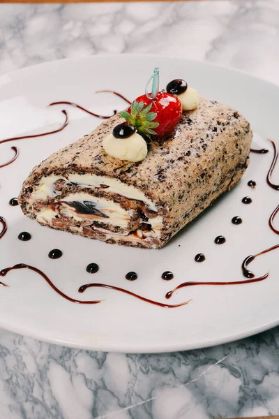 Masada lezzetli bir pasta var.