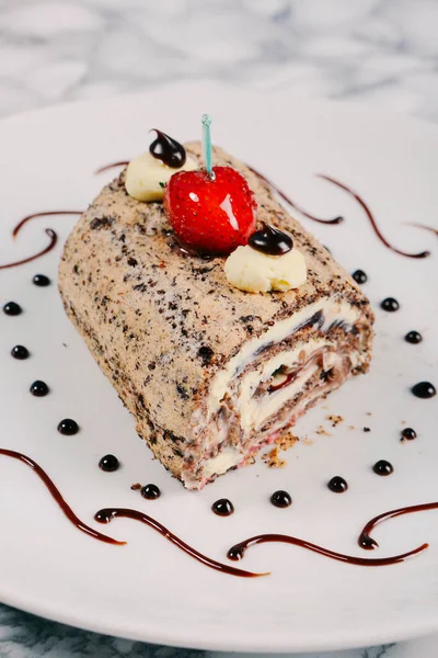 Masada lezzetli bir pasta var.