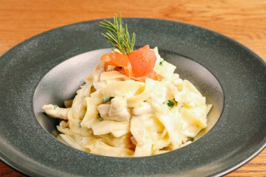 Lezzetli soslu lezzetli klasik İtalyan makarnası..