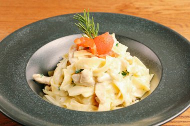 Lezzetli soslu lezzetli klasik İtalyan makarnası..