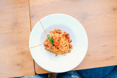 Lezzetli soslu lezzetli klasik İtalyan makarnası..