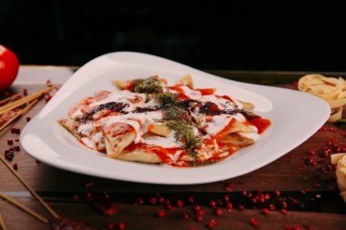 Lezzetli soslu lezzetli klasik İtalyan makarnası..