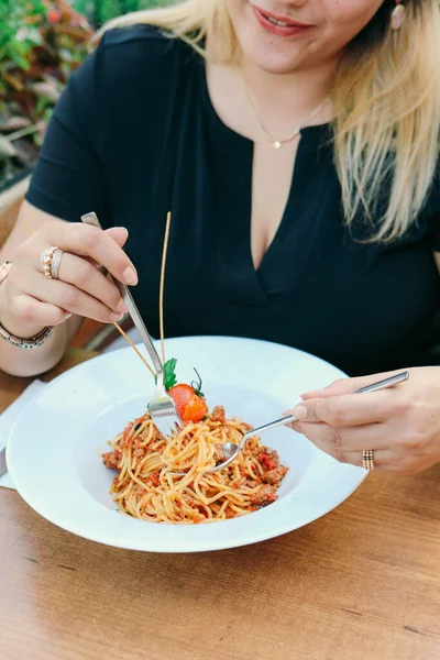 Savoureux Appétissant Classique Pâtes Italiennes Avec Une Délicieuse Sauce — Photo