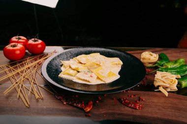 Lezzetli soslu lezzetli klasik İtalyan makarnası..