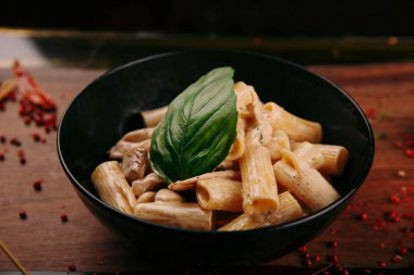 Lezzetli soslu lezzetli klasik İtalyan makarnası..