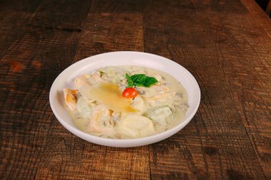 Lezzetli soslu lezzetli klasik İtalyan makarnası..