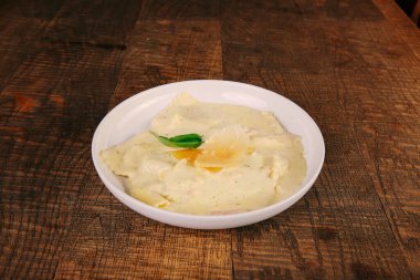 Lezzetli soslu lezzetli klasik İtalyan makarnası..