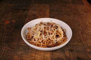 Lezzetli soslu lezzetli klasik İtalyan makarnası..