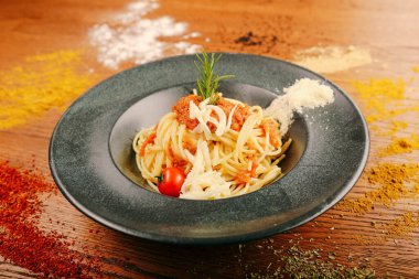 Lezzetli soslu lezzetli klasik İtalyan makarnası..