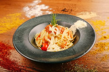 Lezzetli soslu lezzetli klasik İtalyan makarnası..