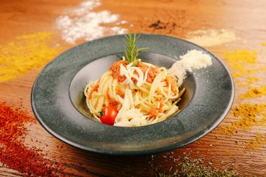 Lezzetli soslu lezzetli klasik İtalyan makarnası..