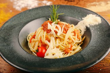 Lezzetli soslu lezzetli klasik İtalyan makarnası..