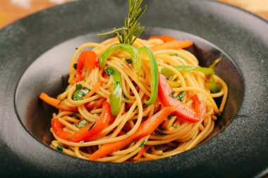 Lezzetli soslu lezzetli klasik İtalyan makarnası..