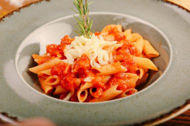 Lezzetli soslu lezzetli klasik İtalyan makarnası..