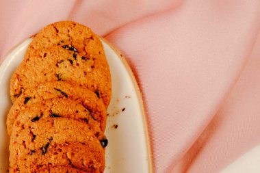 Koyu çikolata parçaları ile tanımlama