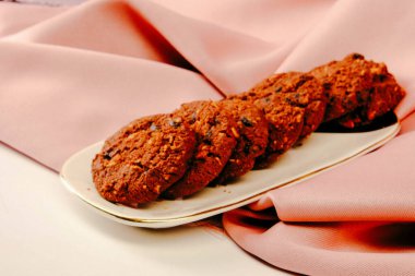 Koyu çikolata parçaları ile tanımlama