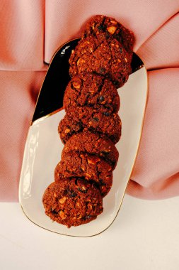 Koyu çikolata parçaları ile tanımlama