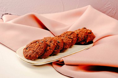 Koyu çikolata parçaları ile tanımlama