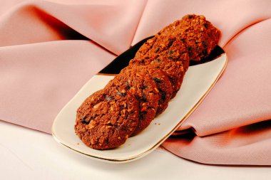 Koyu çikolata parçaları ile tanımlama