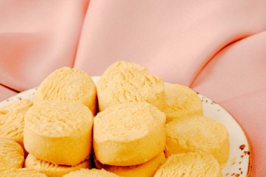 Koyu çikolata parçaları ile tanımlama