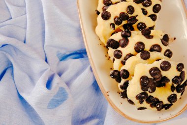 Koyu çikolata parçaları ile tanımlama