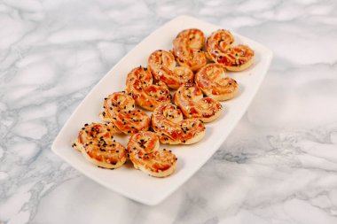 Koyu çikolata parçaları ile tanımlama