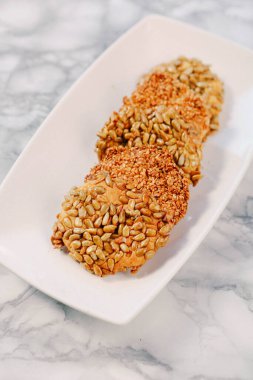 Koyu çikolata parçaları ile tanımlama