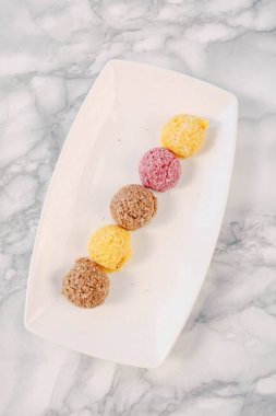 Koyu çikolata parçaları ile tanımlama