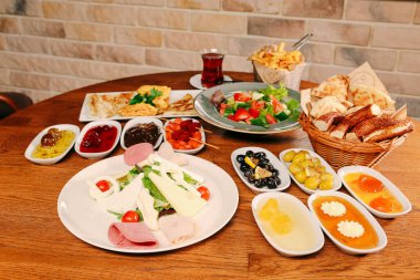 zengin ve leziz Türk Kahvaltı