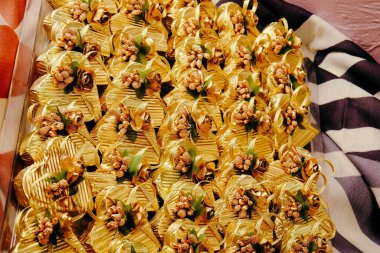 bir sürü değişik çikolatalı pralin