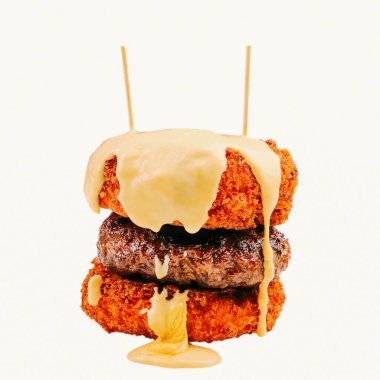 Taze sebzeli ev yapımı hamburger.