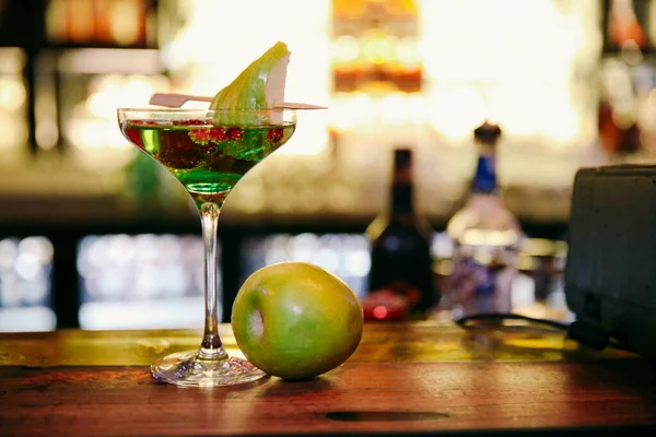 Bebida Cóctel Alcohol Mesa Restaurante — Foto de Stock