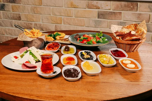 zengin ve leziz Türk Kahvaltı