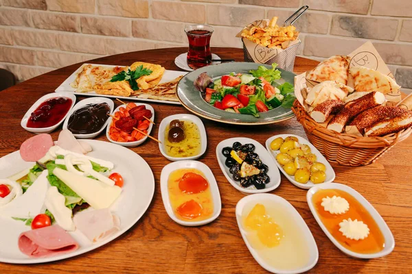 zengin ve leziz Türk Kahvaltı