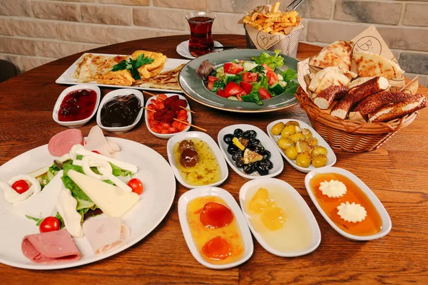 zengin ve leziz Türk Kahvaltı