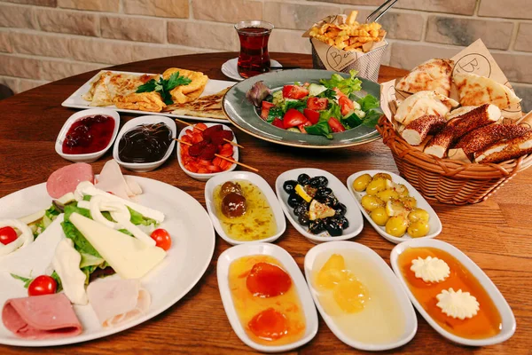 zengin ve leziz Türk Kahvaltı