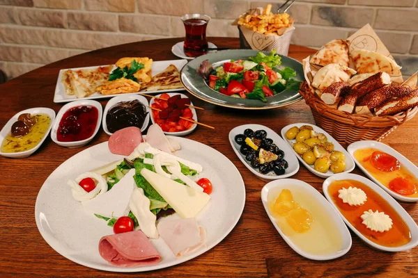 zengin ve leziz Türk Kahvaltı