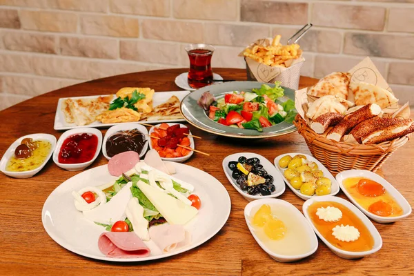 zengin ve leziz Türk Kahvaltı