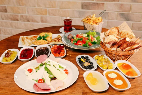 zengin ve leziz Türk Kahvaltı