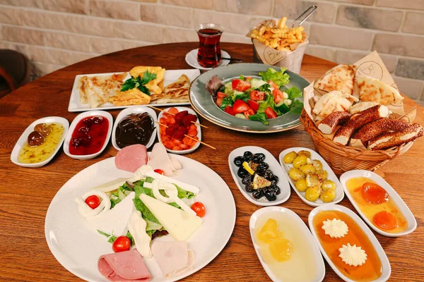 zengin ve leziz Türk Kahvaltı