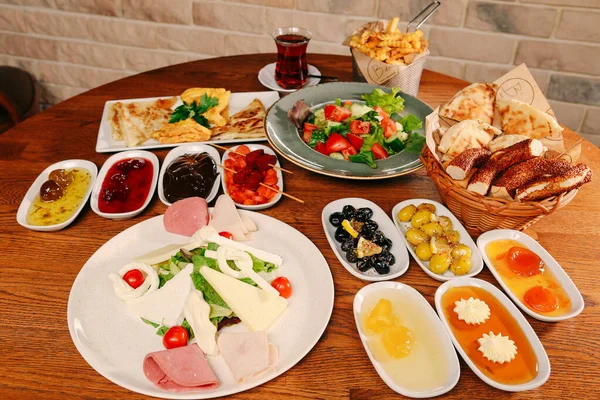 zengin ve leziz Türk Kahvaltı