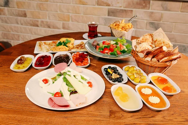 zengin ve leziz Türk Kahvaltı