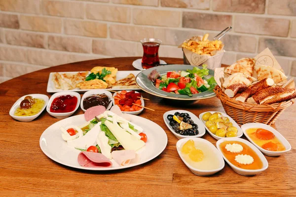 zengin ve leziz Türk Kahvaltı