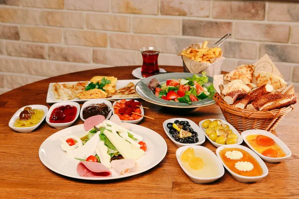 zengin ve leziz Türk Kahvaltı